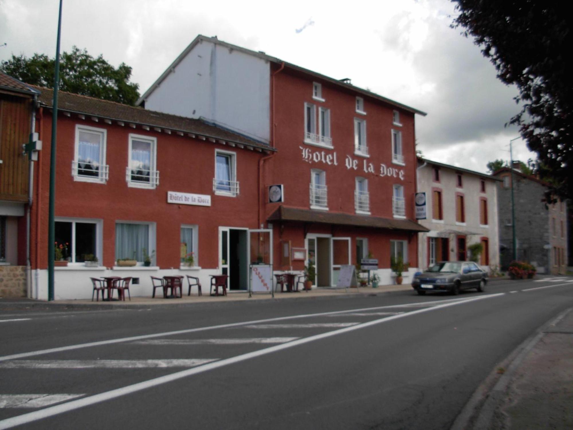 Hôtel Restaurant de la Dore Vertolaye Exterior foto